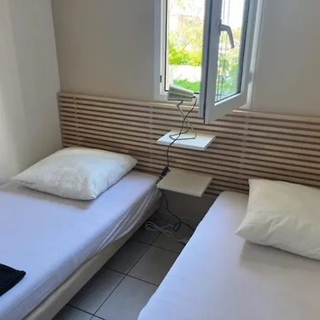 Bel T2 Refait A Neuf, Avec Parking Et Piscine, Proche Mer Et Commerces - Fr-1-749-54 *